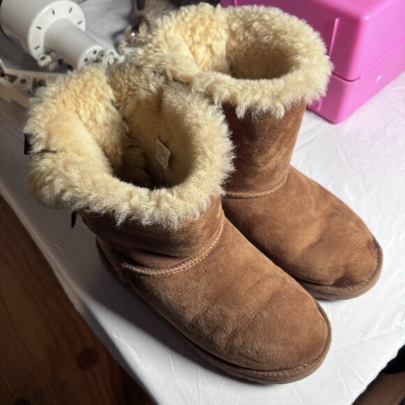 UGG Australia Bailey Bow II Boots | Kids Size 4 Chestnut Sheepskin - Picture 1 of 5